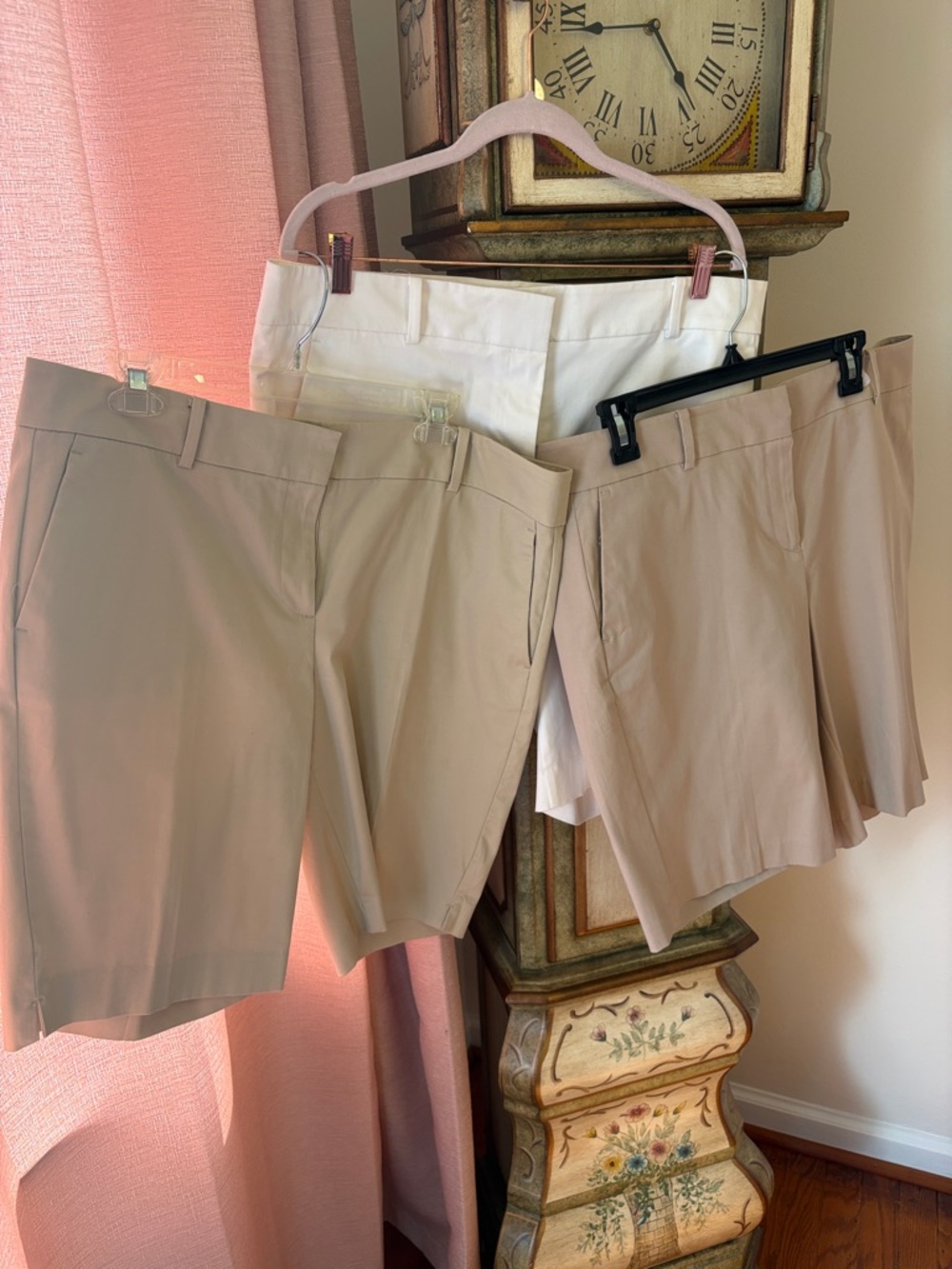 Classic Women's Chino Shorts - Beige and White